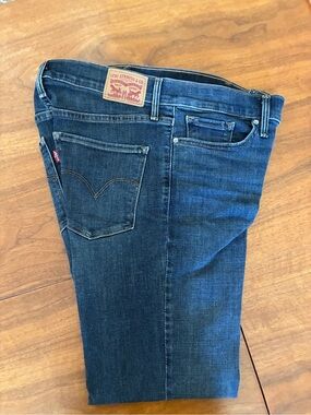EUC Levi's 314 Women’s Blue Denim Jeans